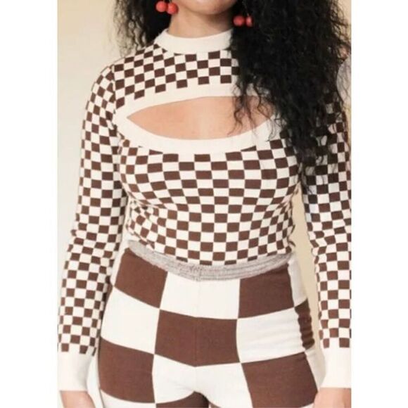 Find Me Now Presley Cutout Sweater Mahogany Size Small - Picture 9 of 9